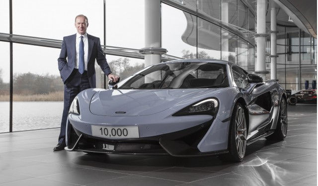 mclaren-automotive-ceo-mike-flewitt-with-the-companys-10000th-car_100587606_m